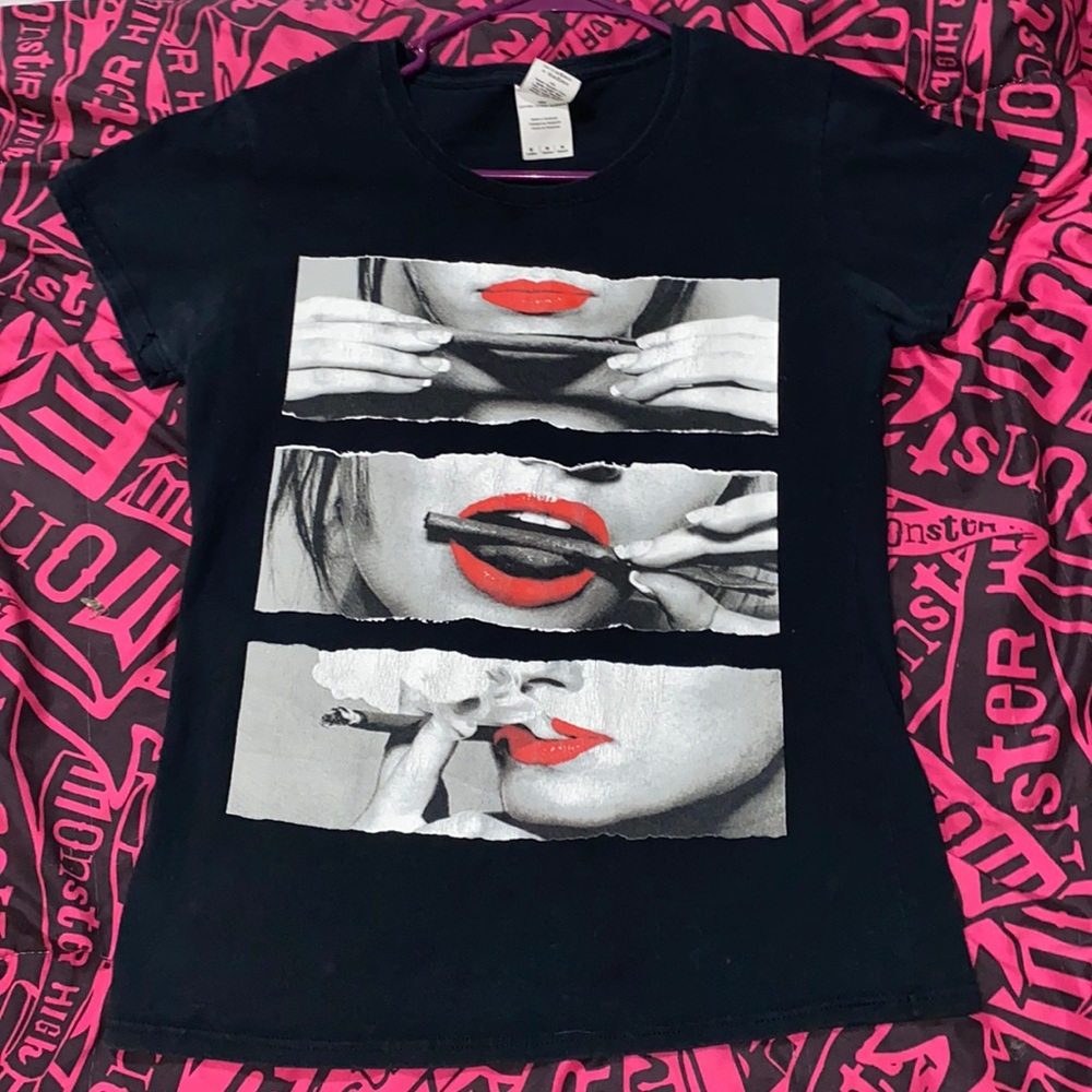 Black short sleeve T-shirt